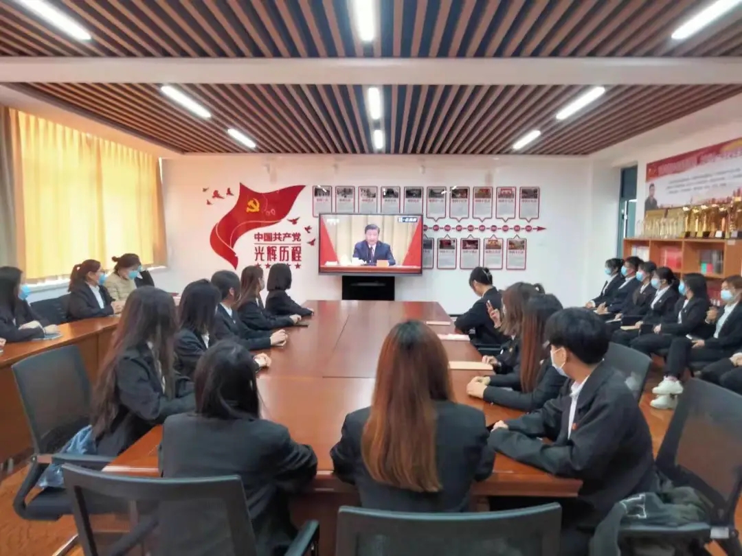 2022年我校團員青年收聽收看慶祝中國共産主義青年團成立100周年大會現場直播—經濟貿易與管理學院分會場